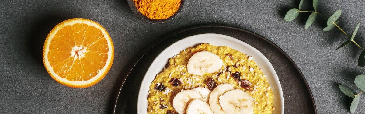 Cremiger Porridge mit fruchtigen Orangenschalen