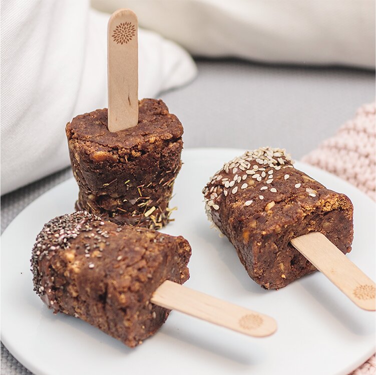 Weihnachtliche Cake Pops mit Lebkuchen