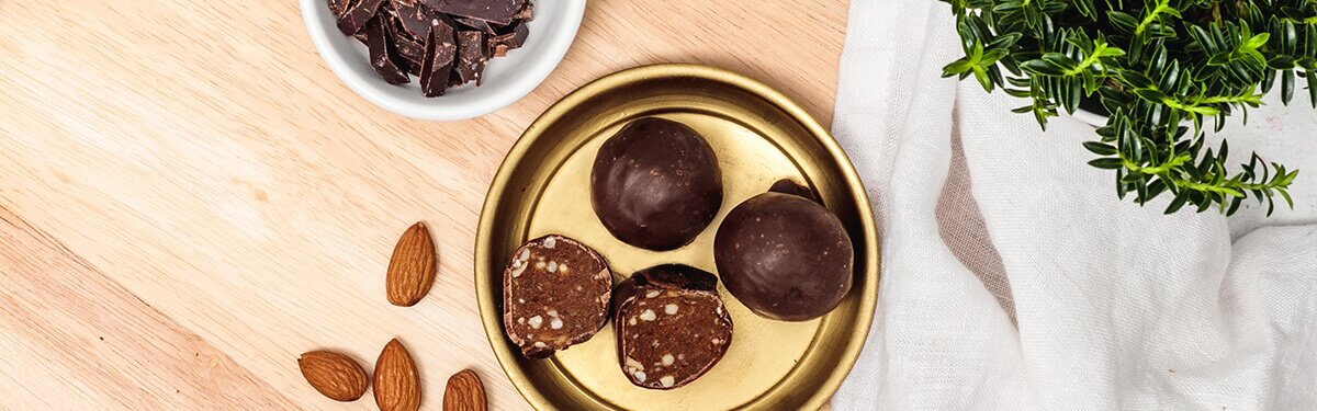 mood-desktop-muesli-nutbutterballs-almondchoc.jpg