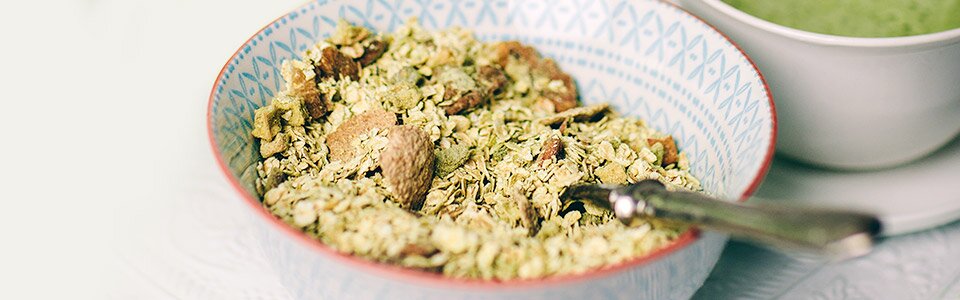 Bio-Müsli mit Matcha-Tee Pulver